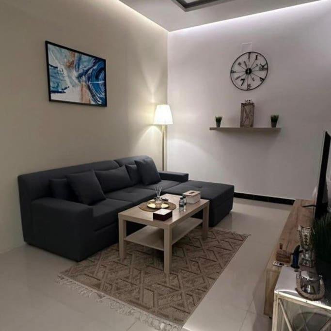 غرفة وصالة فندقية رغيد دخول ذكي 14-1