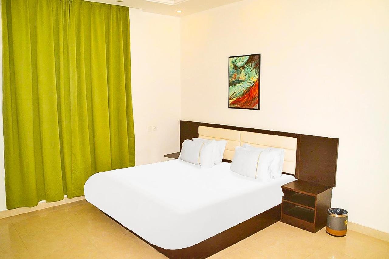 OYO 617 Rose Plaza Hotel