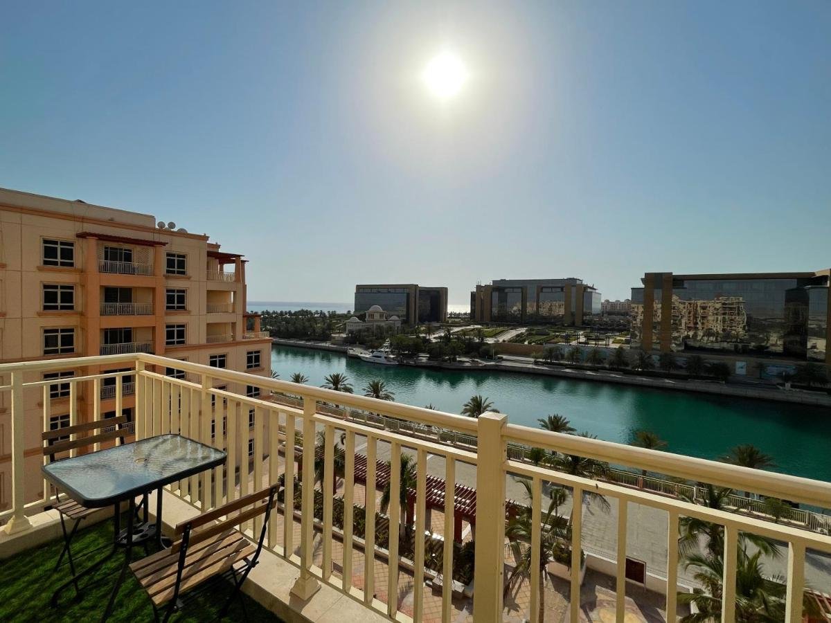 الهُدىٰ غرفة وصالة إطلالة بحرية عائلات فقط